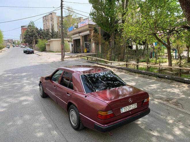 Mercedes E 220 1993, 263,800 km - 2.2 l - Bakı