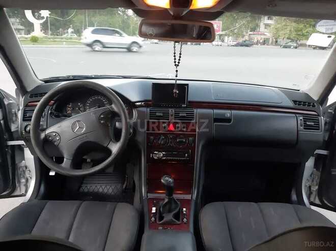 Mercedes E 220 2000, 200,000 km - 2.2 l - Bakı