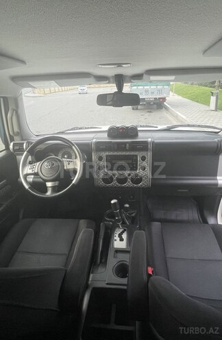 Toyota FJ Cruiser 2014, 88,000 km - 4.0 л - Bakı