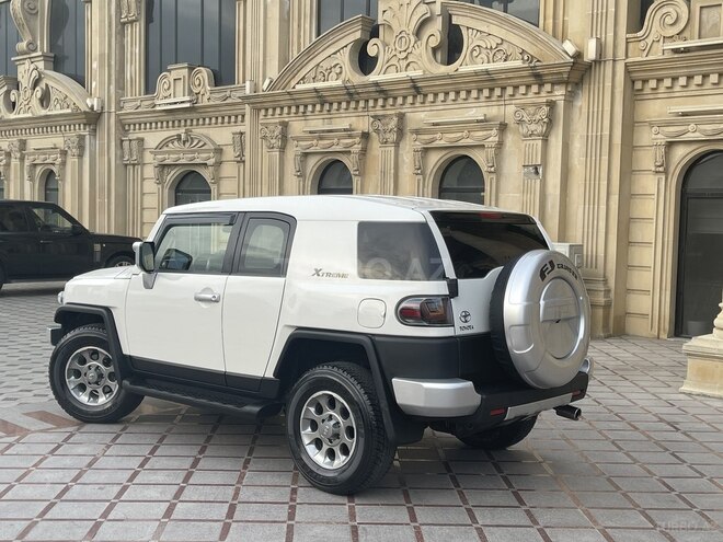 Toyota FJ Cruiser 2014, 88,000 km - 4.0 л - Bakı