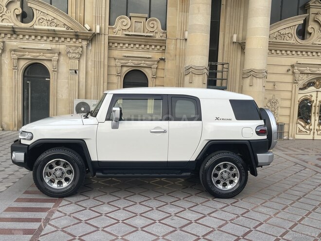 Toyota FJ Cruiser 2014, 88,000 km - 4.0 л - Bakı