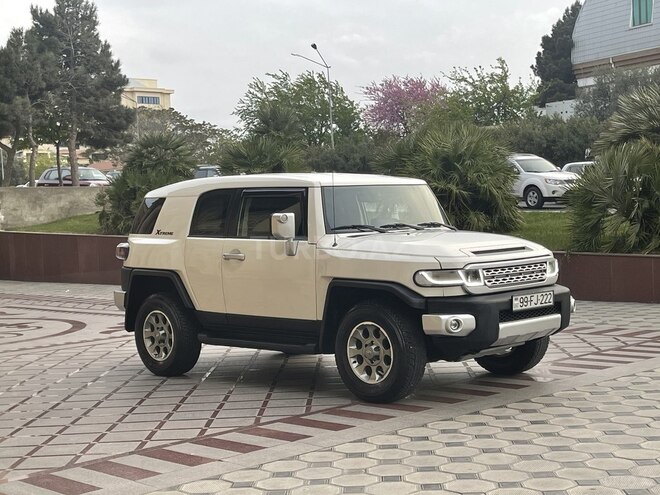 Toyota FJ Cruiser 2014, 88,000 km - 4.0 л - Bakı