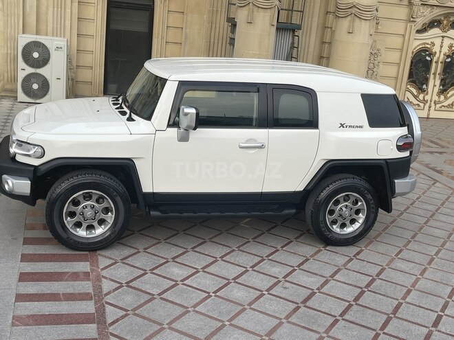 Toyota FJ Cruiser 2014, 88,000 km - 4.0 л - Bakı