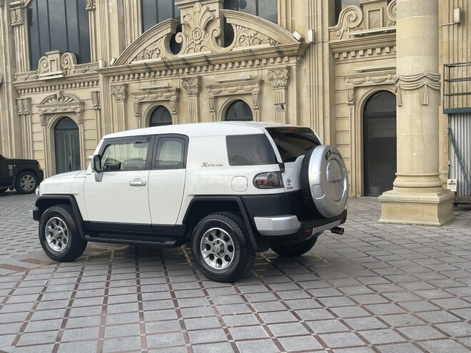 Toyota FJ Cruiser 2014, 88,000 km - 4.0 л - Bakı