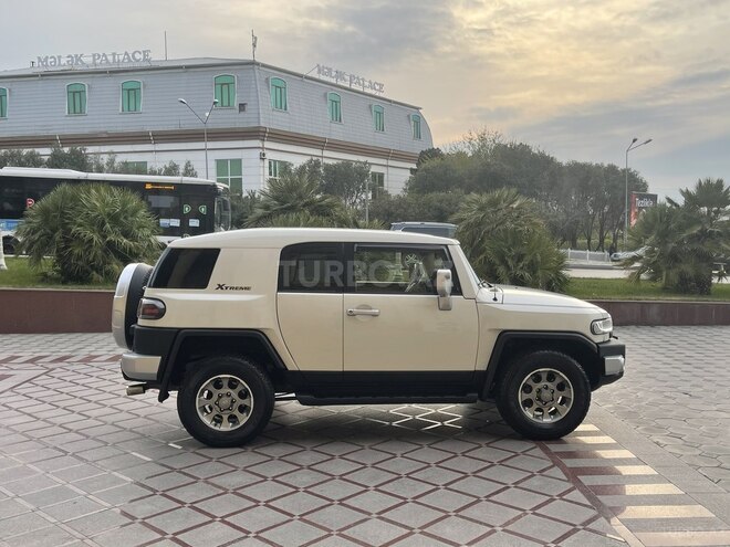 Toyota FJ Cruiser 2014, 88,000 km - 4.0 л - Bakı