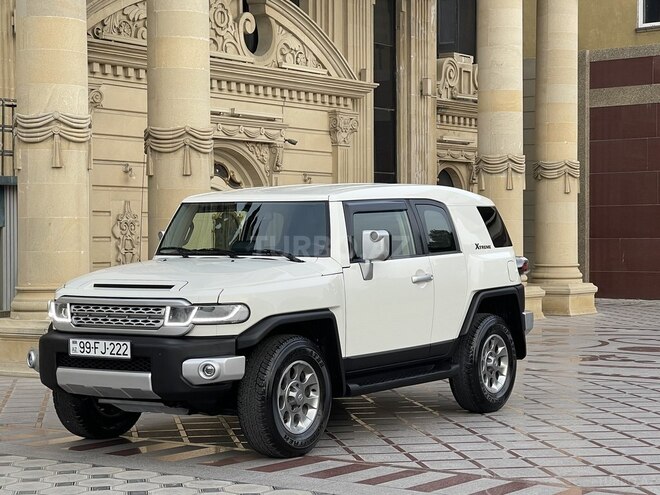 Toyota FJ Cruiser 2014, 88,000 km - 4.0 л - Bakı