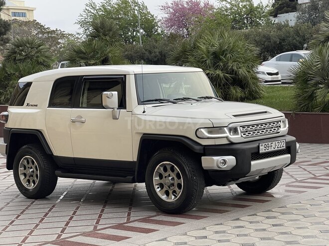 Toyota FJ Cruiser 2014, 88,000 km - 4.0 л - Bakı