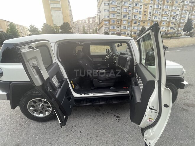 Toyota FJ Cruiser 2014, 88,000 km - 4.0 л - Bakı