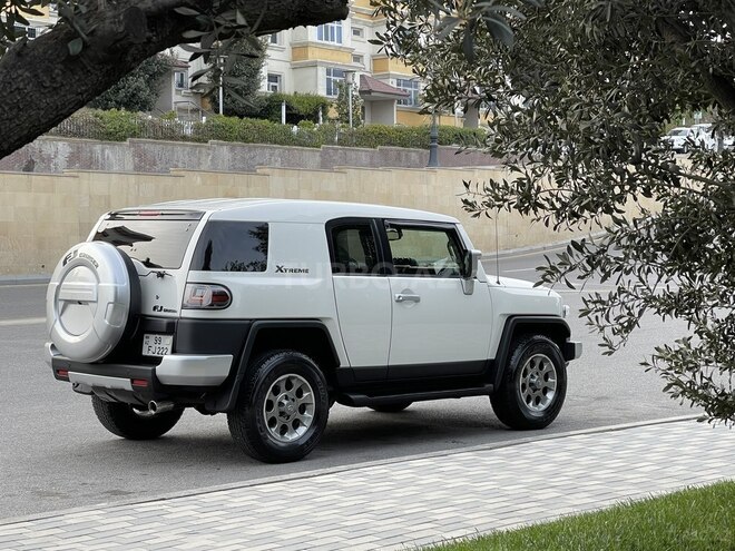 Toyota FJ Cruiser 2014, 88,000 km - 4.0 л - Bakı