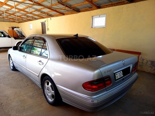 Mercedes E 240 1999, 160,000 km - 2.4 л - Yardımlı