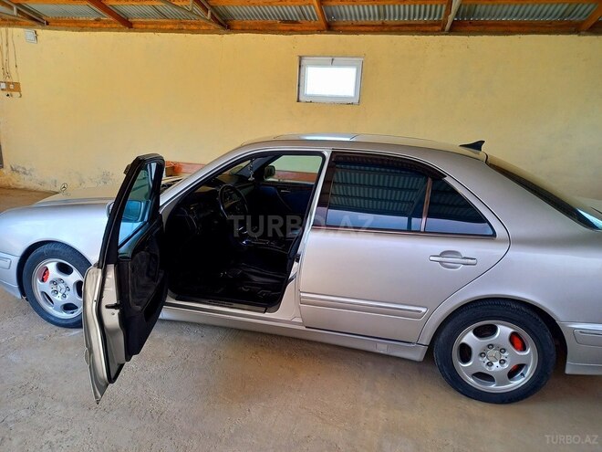 Mercedes E 240 1999, 160,000 km - 2.4 л - Yardımlı