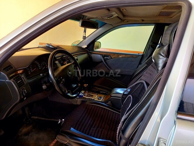 Mercedes E 240 1999, 160,000 km - 2.4 л - Yardımlı