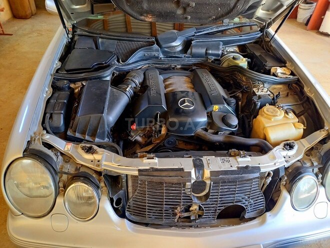 Mercedes E 240 1999, 160,000 km - 2.4 л - Yardımlı