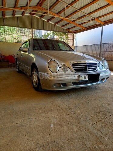 Mercedes E 240 1999, 160,000 km - 2.4 л - Yardımlı