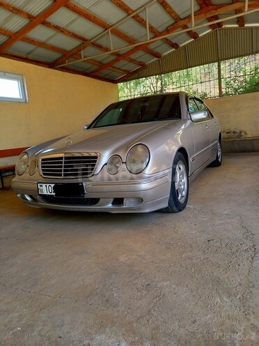 Mercedes E 240 1999, 160,000 km - 2.4 л - Yardımlı