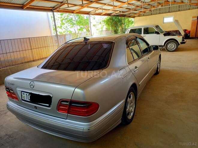 Mercedes E 240 1999, 160,000 km - 2.4 л - Yardımlı