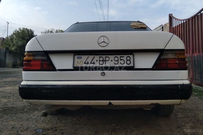 Mercedes E 200 1987, 680,450 km - 2.0 l - Biləsuvar