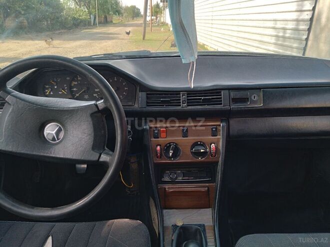 Mercedes E 200 1987, 680,450 km - 2.0 l - Biləsuvar