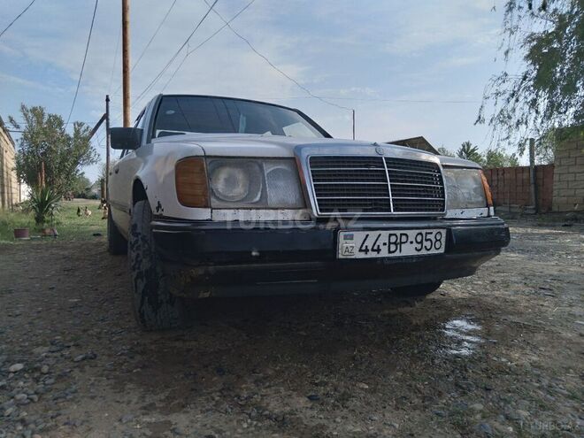 Mercedes E 200 1987, 680,450 km - 2.0 l - Biləsuvar