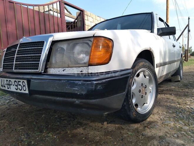 Mercedes E 200 1987, 680,450 km - 2.0 l - Biləsuvar