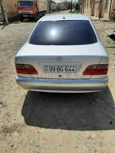 Mercedes E 240 2000, 277,000 km - 2.4 l - Tovuz