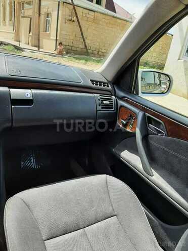 Mercedes E 240 2000, 277,000 km - 2.4 l - Tovuz