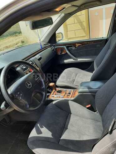 Mercedes E 240 2000, 277,000 km - 2.4 l - Tovuz