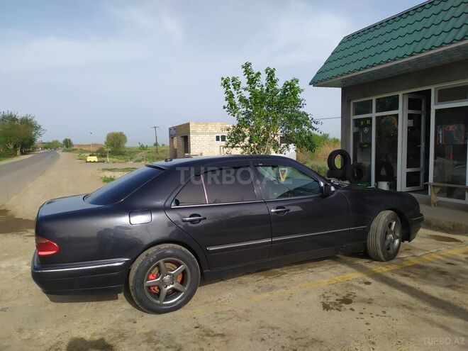 Mercedes E 270 1999, 458,568 km - 2.7 l - Biləsuvar