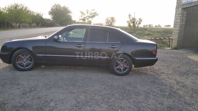 Mercedes E 270 1999, 458,568 km - 2.7 l - Biləsuvar