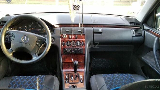 Mercedes E 270 1999, 458,568 km - 2.7 l - Biləsuvar