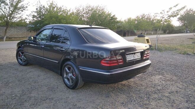 Mercedes E 270 1999, 458,568 km - 2.7 l - Biləsuvar