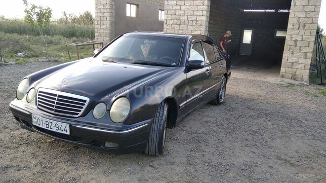 Mercedes E 270 1999, 458,568 km - 2.7 l - Biləsuvar