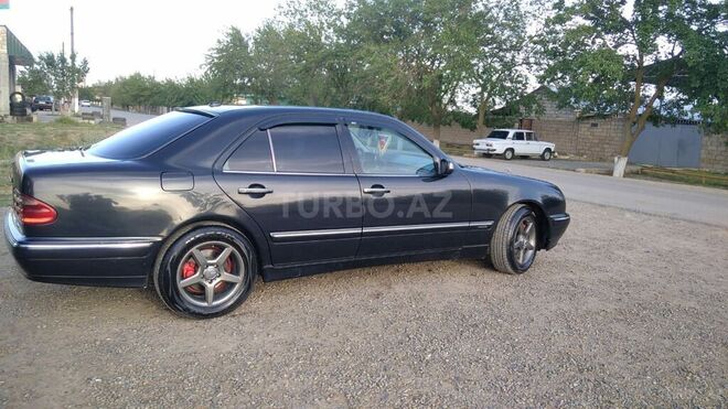 Mercedes E 270 1999, 458,568 km - 2.7 l - Biləsuvar