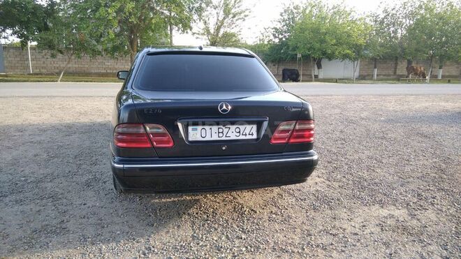 Mercedes E 270 1999, 458,568 km - 2.7 l - Biləsuvar
