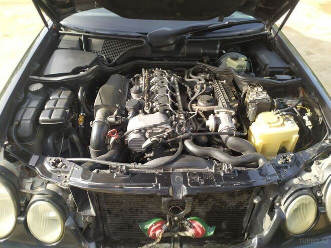 Mercedes E 270 1999, 458,568 km - 2.7 l - Biləsuvar