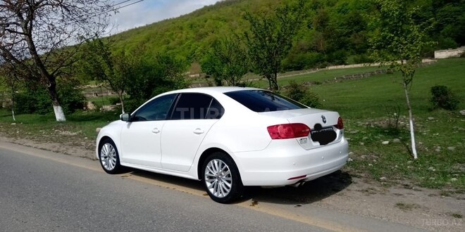 Volkswagen Jetta 2012, 99,644 km - 2.5 л - Qusar