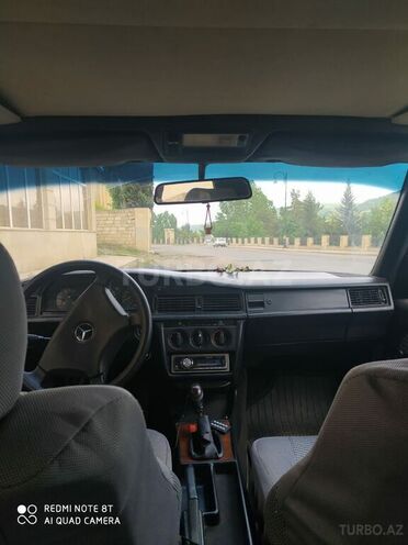Mercedes 190 1992, 336,000 km - 2.0 л - Yardımlı