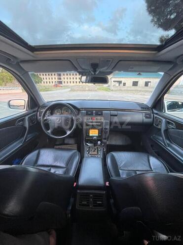 Mercedes E 240 2001, 170,000 km - 2.6 l - Mingəçevir