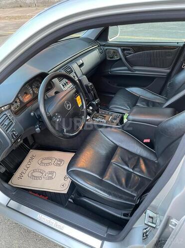 Mercedes E 240 2001, 170,000 km - 2.6 l - Mingəçevir
