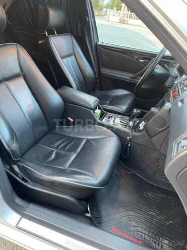 Mercedes E 240 2001, 170,000 km - 2.6 l - Mingəçevir