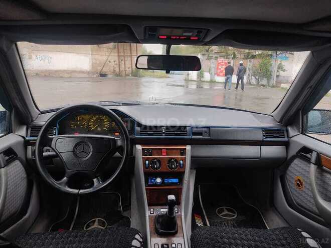Mercedes E 220 1994, 404,000 km - 2.2 l - Bakı