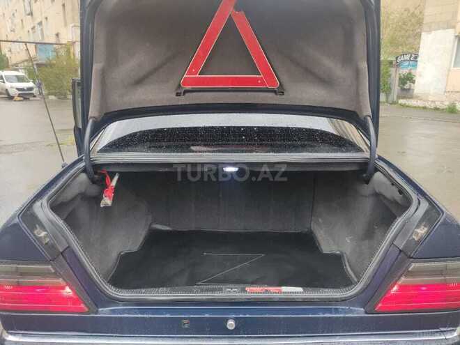 Mercedes E 220 1994, 404,000 km - 2.2 l - Bakı