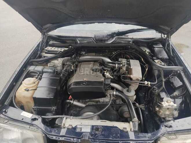 Mercedes E 220 1994, 404,000 km - 2.2 l - Bakı