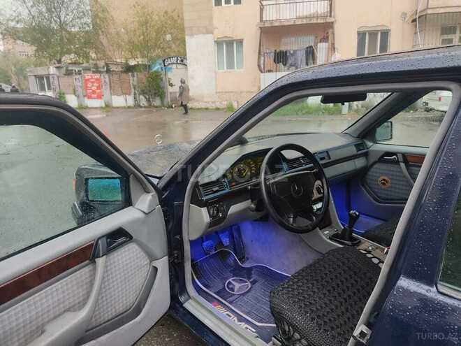 Mercedes E 220 1994, 404,000 km - 2.2 l - Bakı