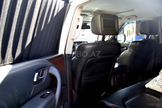 Nissan Patrol 2010, 155,000 km - 5.6 l - Bakı