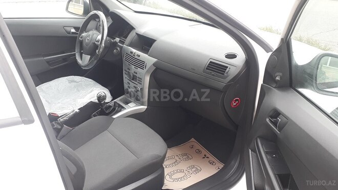 Opel Astra 2010, 149,000 km - 1.3 л - Bakı