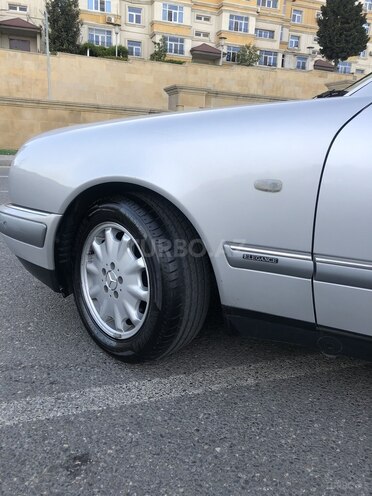 Mercedes E 200 1998, 191,000 km - 2.0 l - Bakı