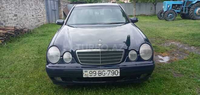 Mercedes E 220 2001, 520,500 km - 2.2 l - Balakən