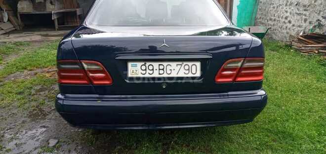 Mercedes E 220 2001, 520,500 km - 2.2 l - Balakən