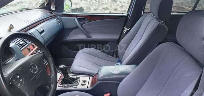 Mercedes E 220 2001, 520,500 km - 2.2 l - Balakən